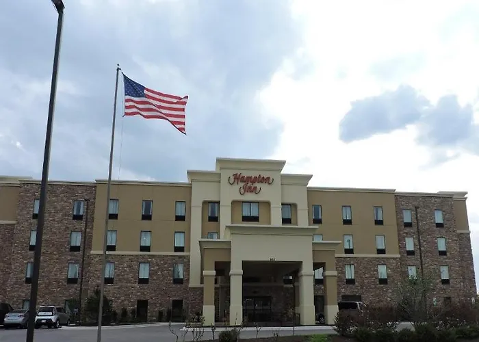 Hampton - Near The 3* DeKalb