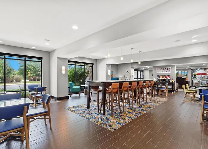 Hampton - Near The 3* DeKalb