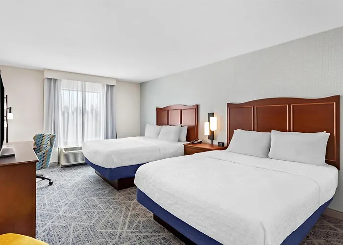 Hotel Hampton - Near The DeKalb