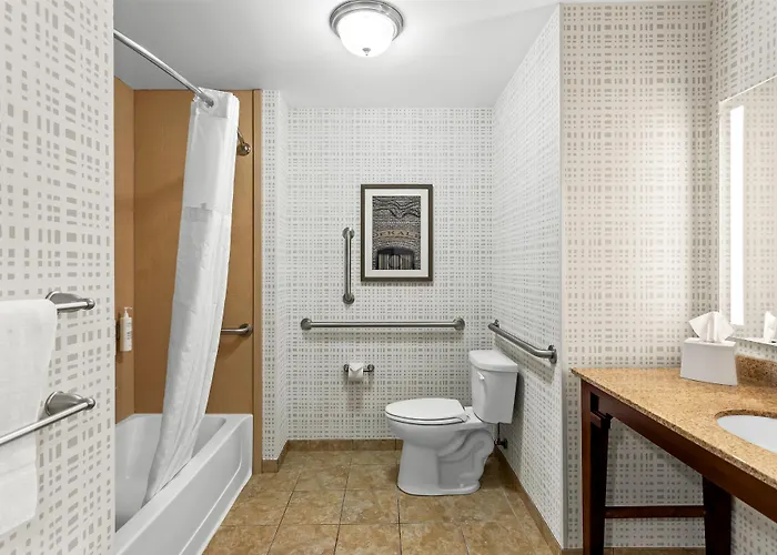 Hampton - Near The 3*