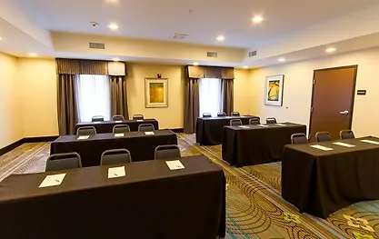 Hotel Hampton - Near The DeKalb
